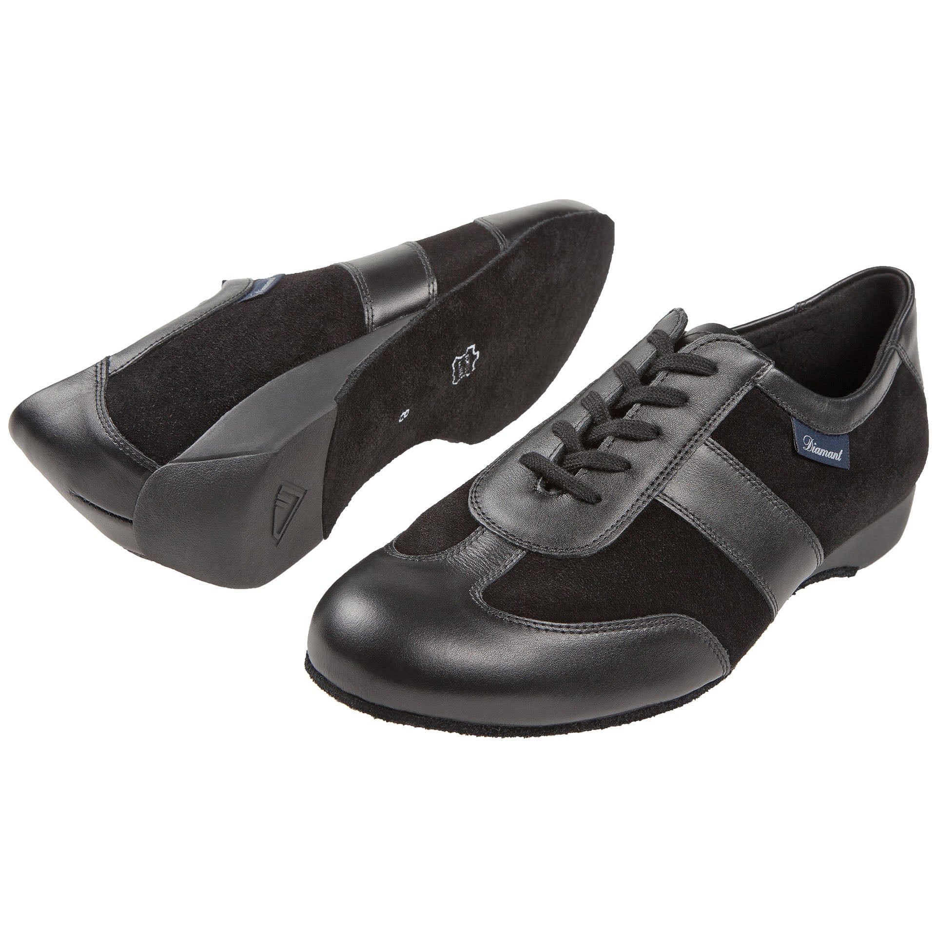 Diamants 123 Tanzsneaker aus schwarzem Leder und Wildleder mit Chromledersohle, von der Seite und von unten gezeigt.